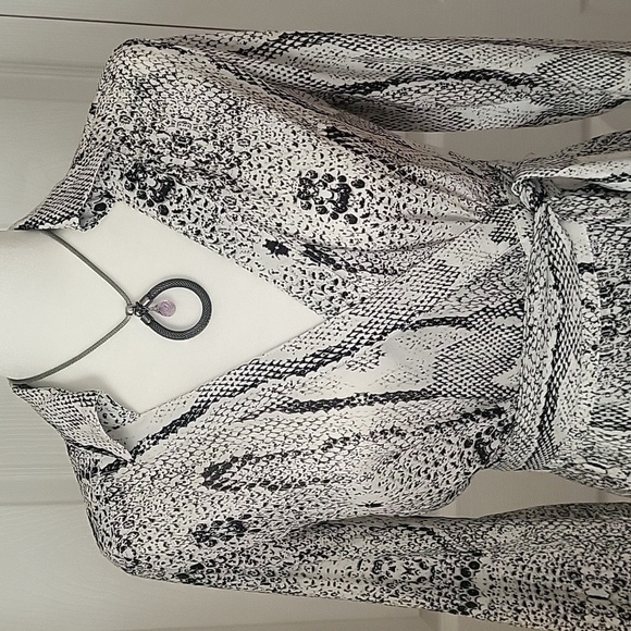 Lucy Paris Black & White Animal Print 3/4 Sleeve Wrap Dress - Size S - Picture 2 of 6